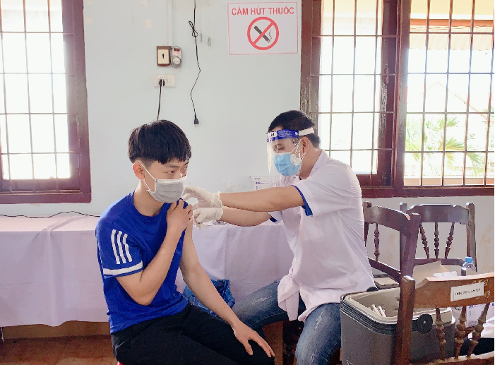 Xã Ea Sol tiếp tục tiêm Vắc xin phòng Covid-19 cho người dân